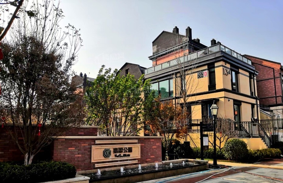 萬(wàn)科翡翠公園